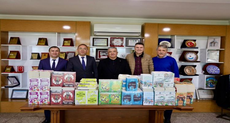 Ünye Ticaret Borsası'ndan Eğitime Destek: 1500 Kitap Milli Eğitim Müdürlüğü'ne Teslim Edildi